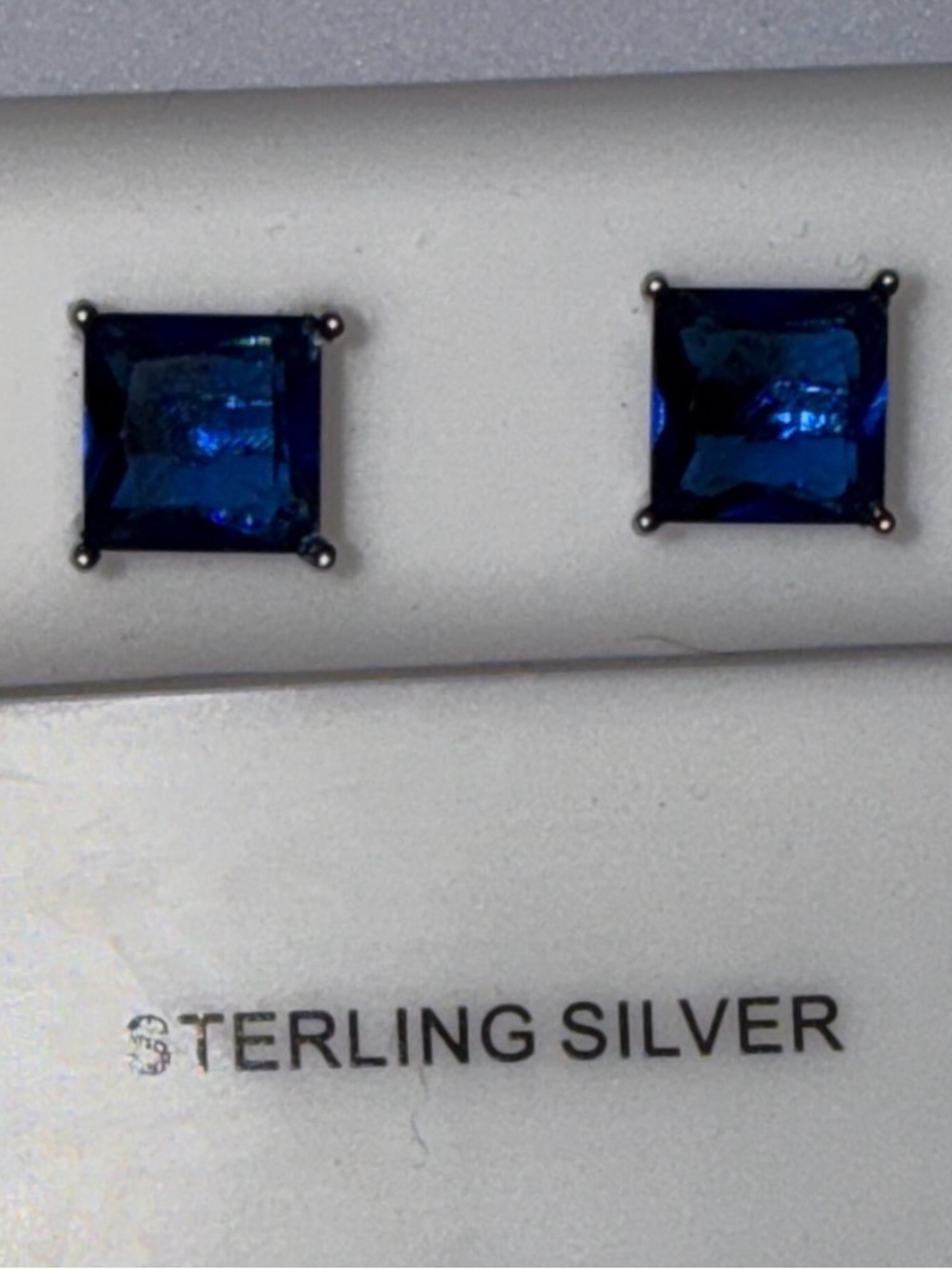 925 Sterling Silver princess cut Blue sapphire Stud Earrings NEW
